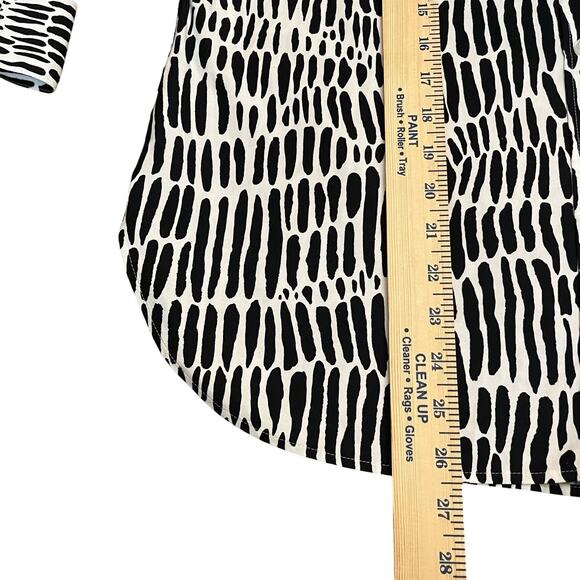 Chicos No Iron Button Down Shirt Medium/1 Spotted Print Abstract Bracelet Sleeve - Picture 4 of 6
